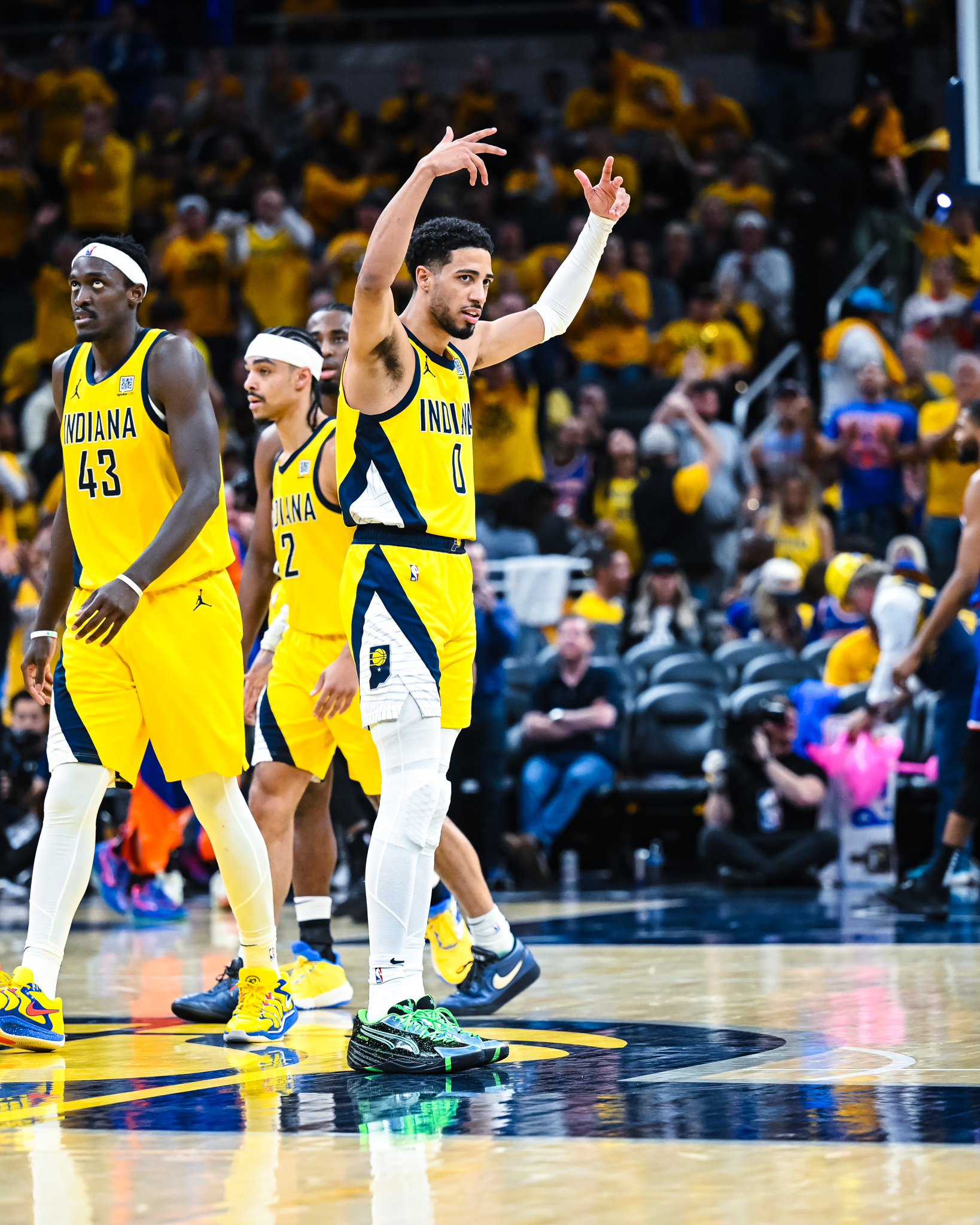 乐鱼体育-纽约尼克斯迎中超关键赛，集结日豪取连胜，质疑声仍在，团队化学反应显著(中超连胜纪录排行)